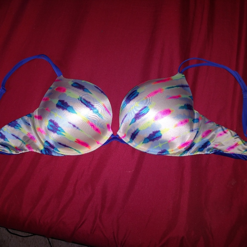 Victoria's secret very sexy bra 34DD